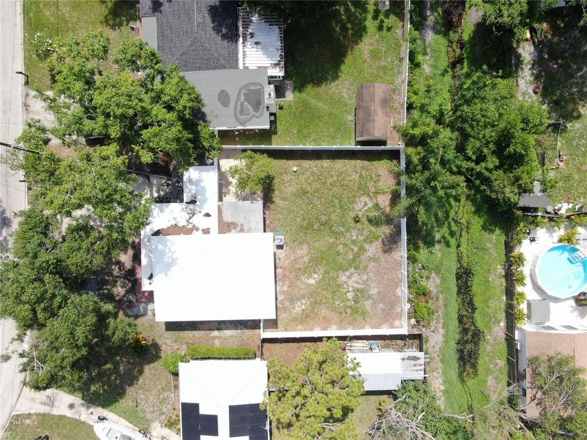 4112 LAWN AVENUE — photo 6 of 55