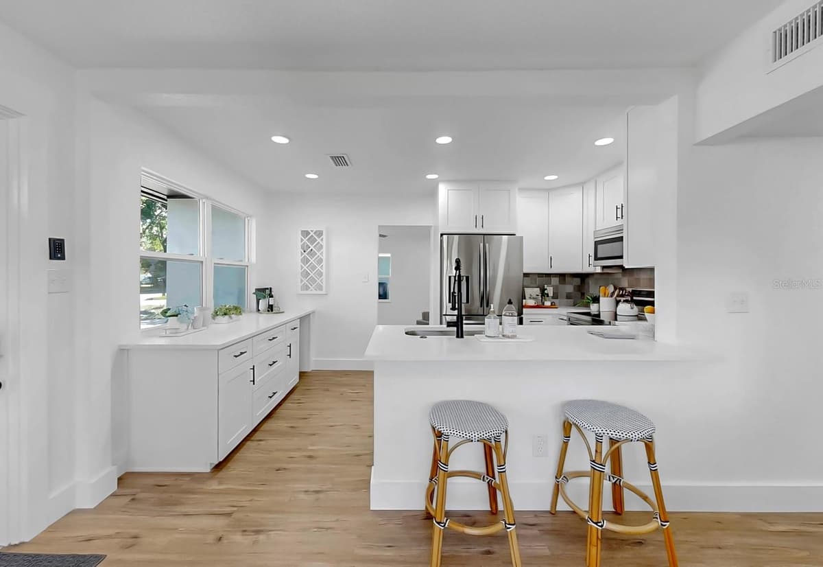 4112 LAWN AVENUE — photo 9 of 55
