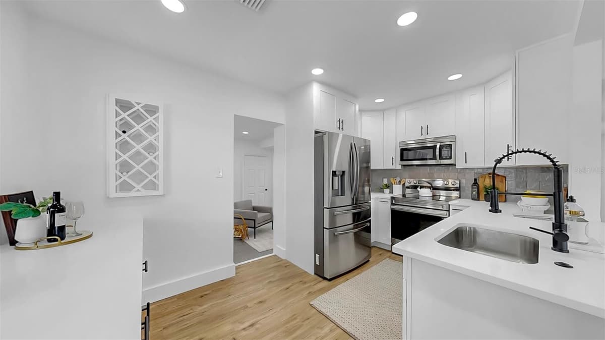 4112 LAWN AVENUE — photo 10 of 55