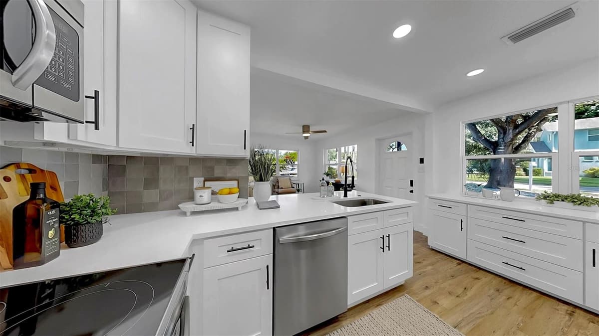 4112 LAWN AVENUE — photo 8 of 55