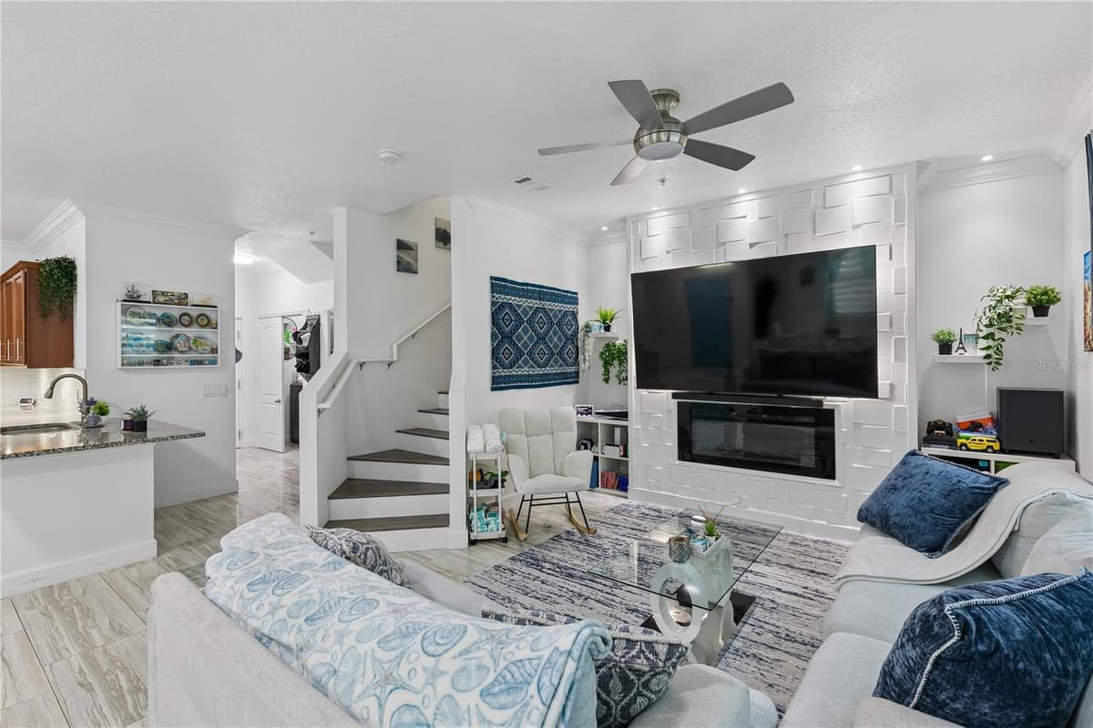 2264 BETSY ROSS LANE — photo 2 of 25