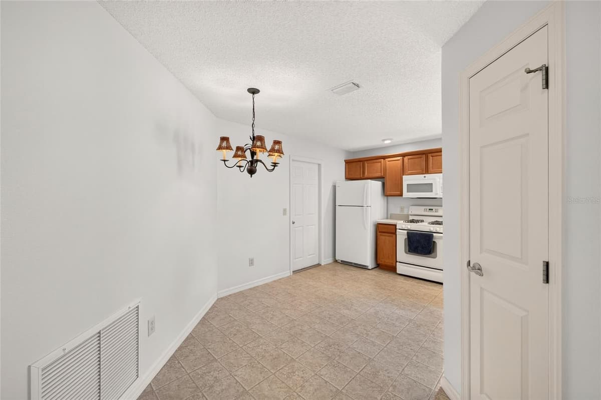 1049 JACKSON STREET — photo 8 of 33