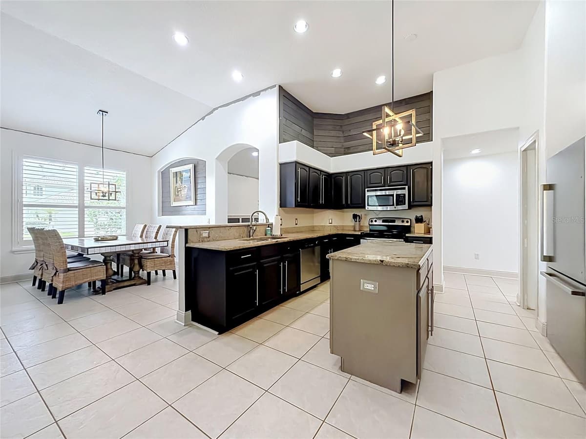5846 BENT GRASS DRIVE — photo 4 of 28
