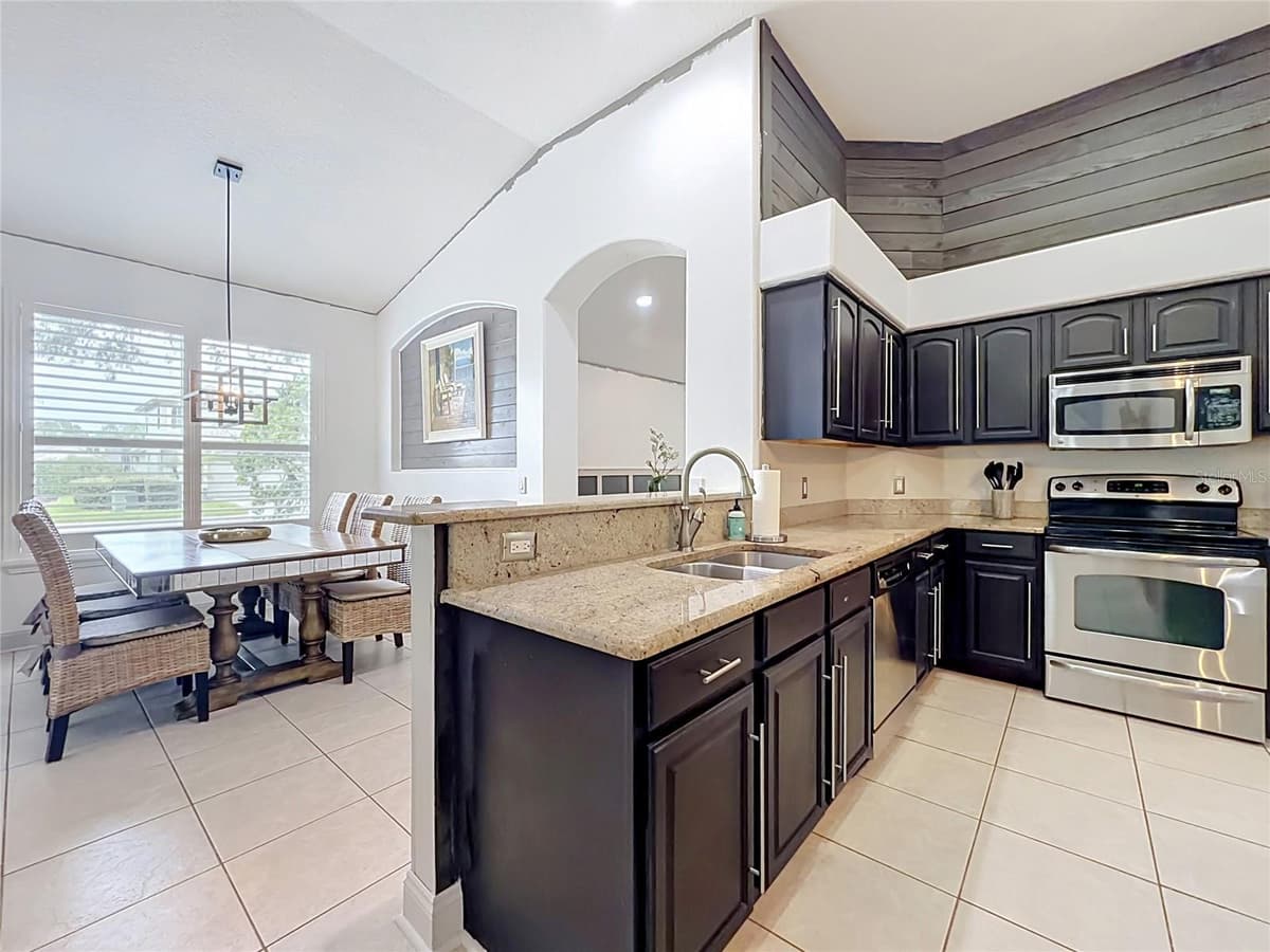 5846 BENT GRASS DRIVE — photo 5 of 28