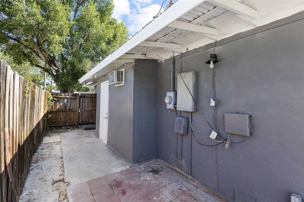 2313 E 111TH AVE — photo 38 of 43