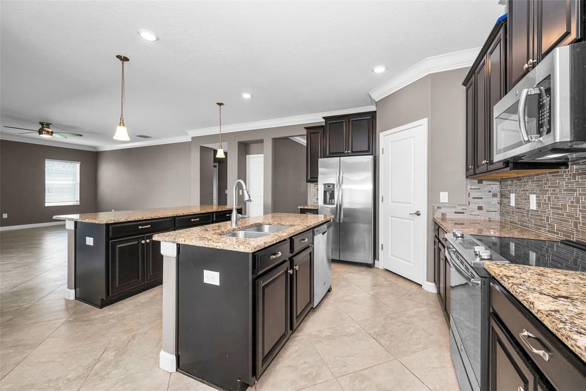 11923 CINNAMON FERN DRIVE — photo 18 of 83