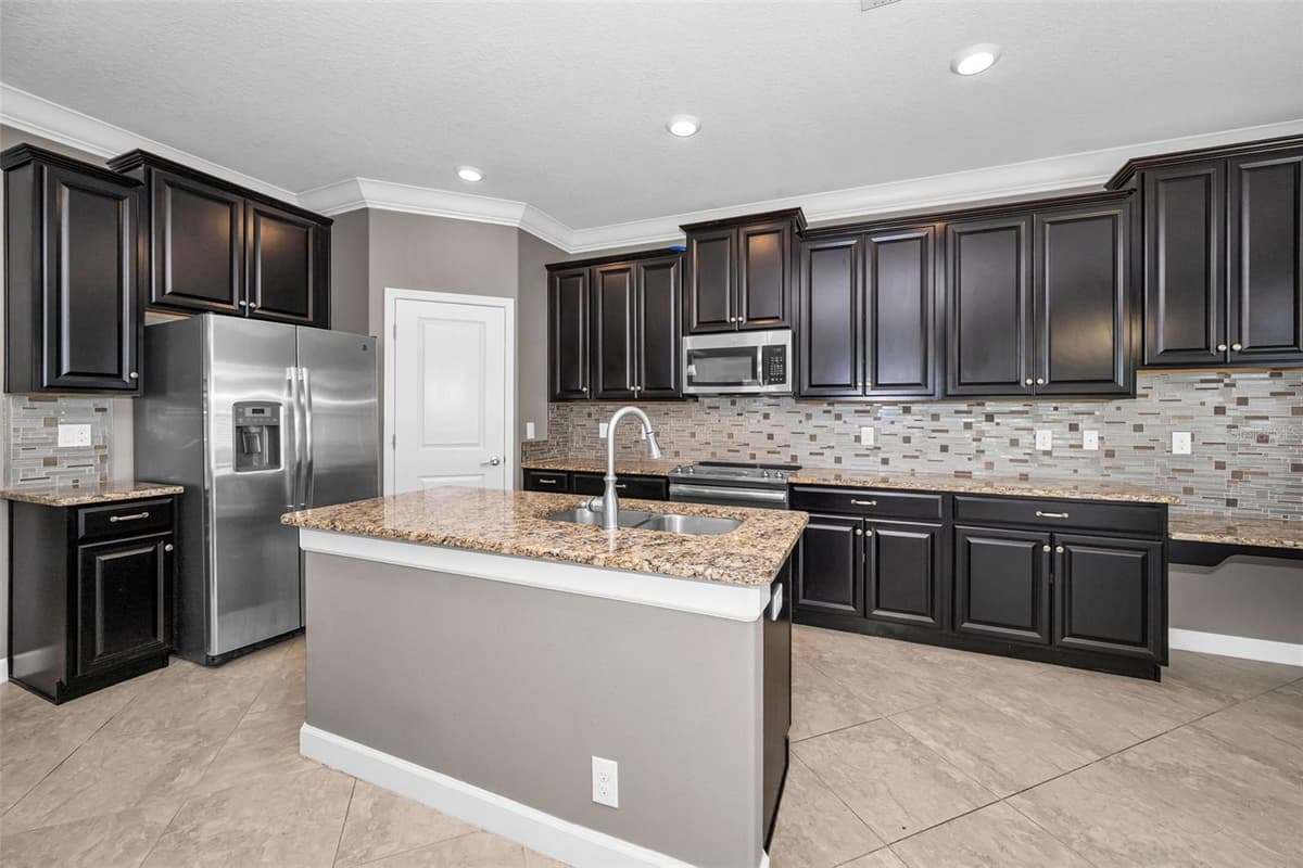 11923 CINNAMON FERN DRIVE — photo 17 of 83