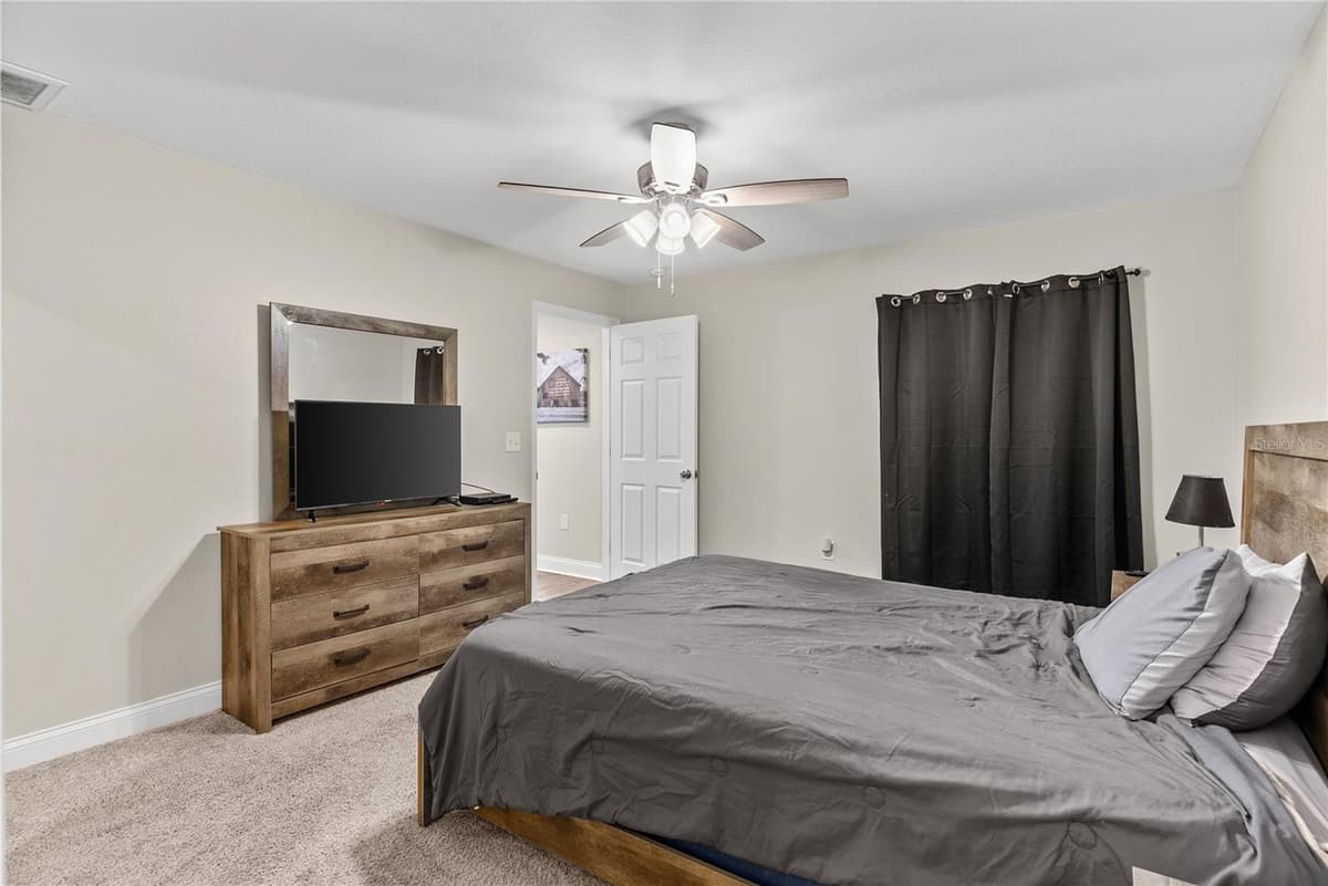 495 OAK AVENUE — photo 17 of 34