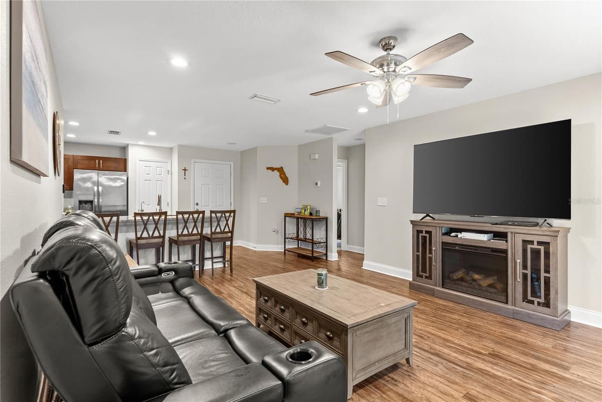 495 OAK AVENUE — photo 11 of 34
