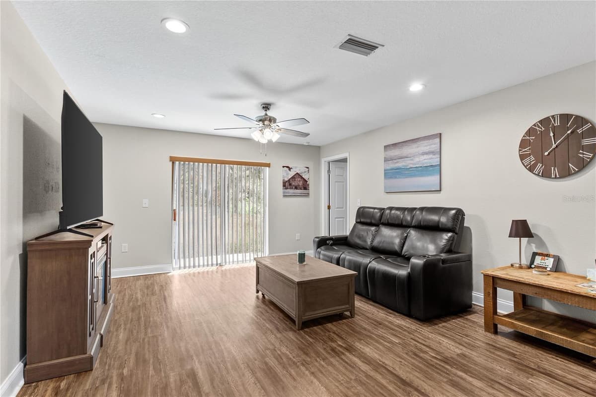 495 OAK AVENUE — photo 13 of 34