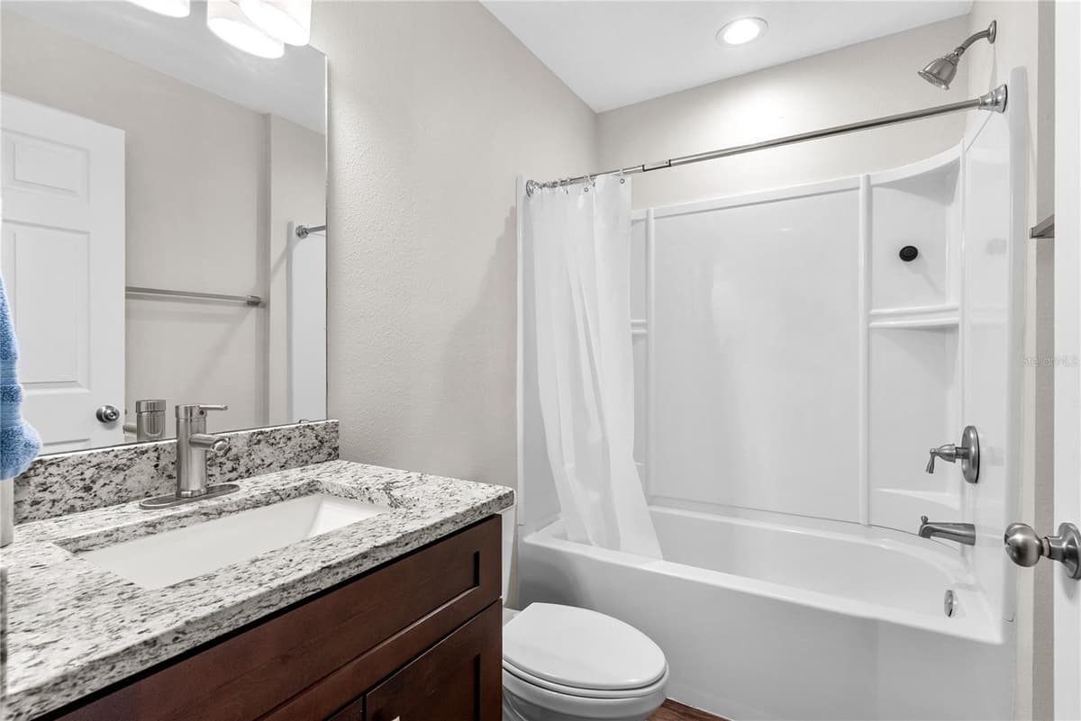 495 OAK AVENUE — photo 23 of 34