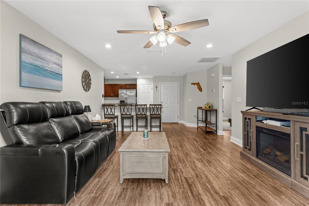 495 OAK AVENUE — photo 12 of 34
