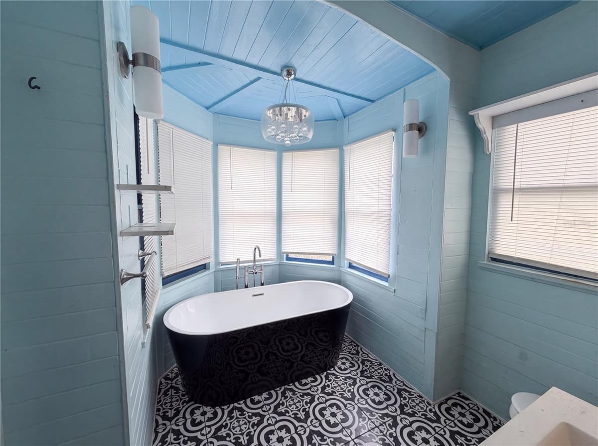 370 HARTFORD AVENUE — photo 15 of 19