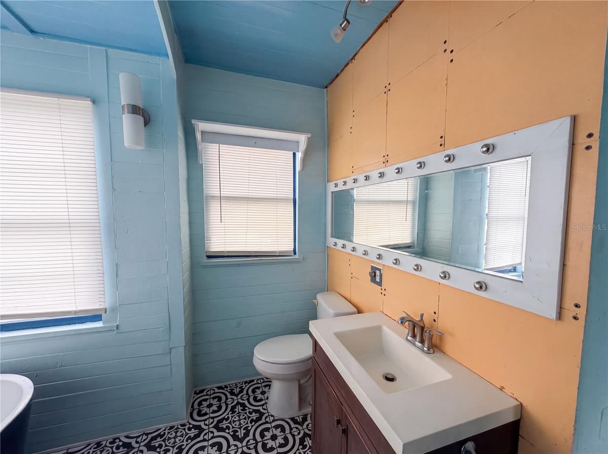 370 HARTFORD AVENUE — photo 16 of 19