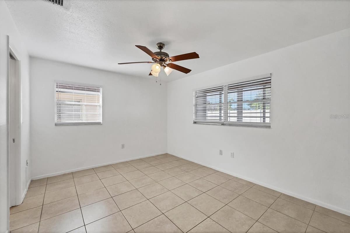 4608 PARK ACRES DRIVE — photo 13 of 35