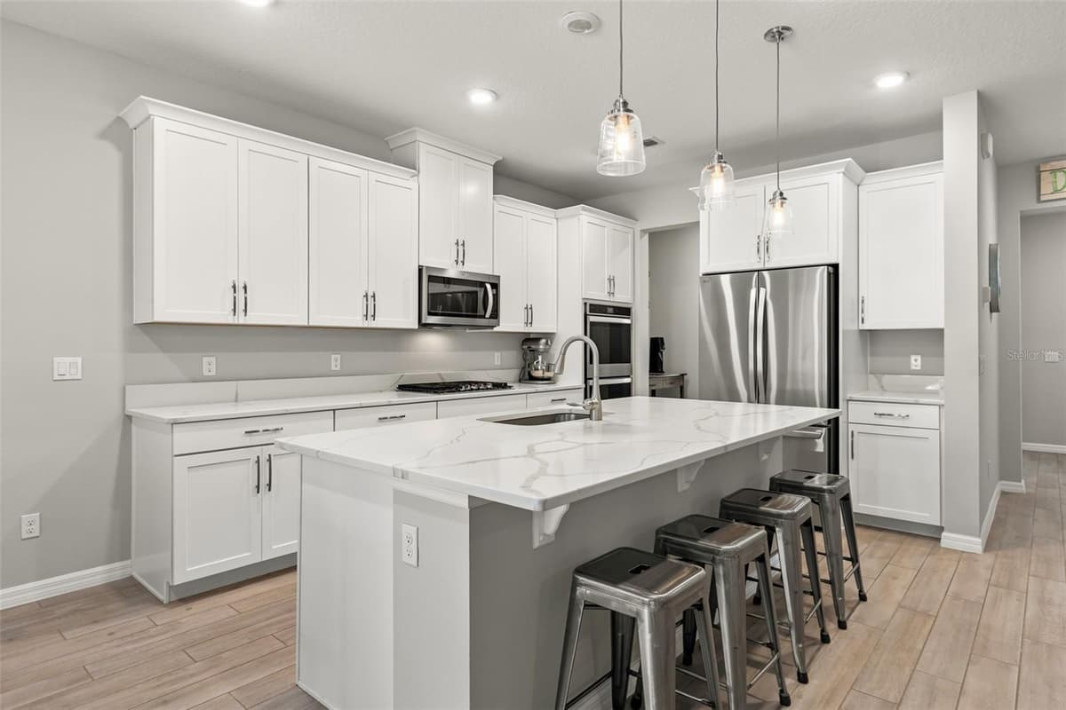 8840 LAKE HALL LANE — photo 10 of 35
