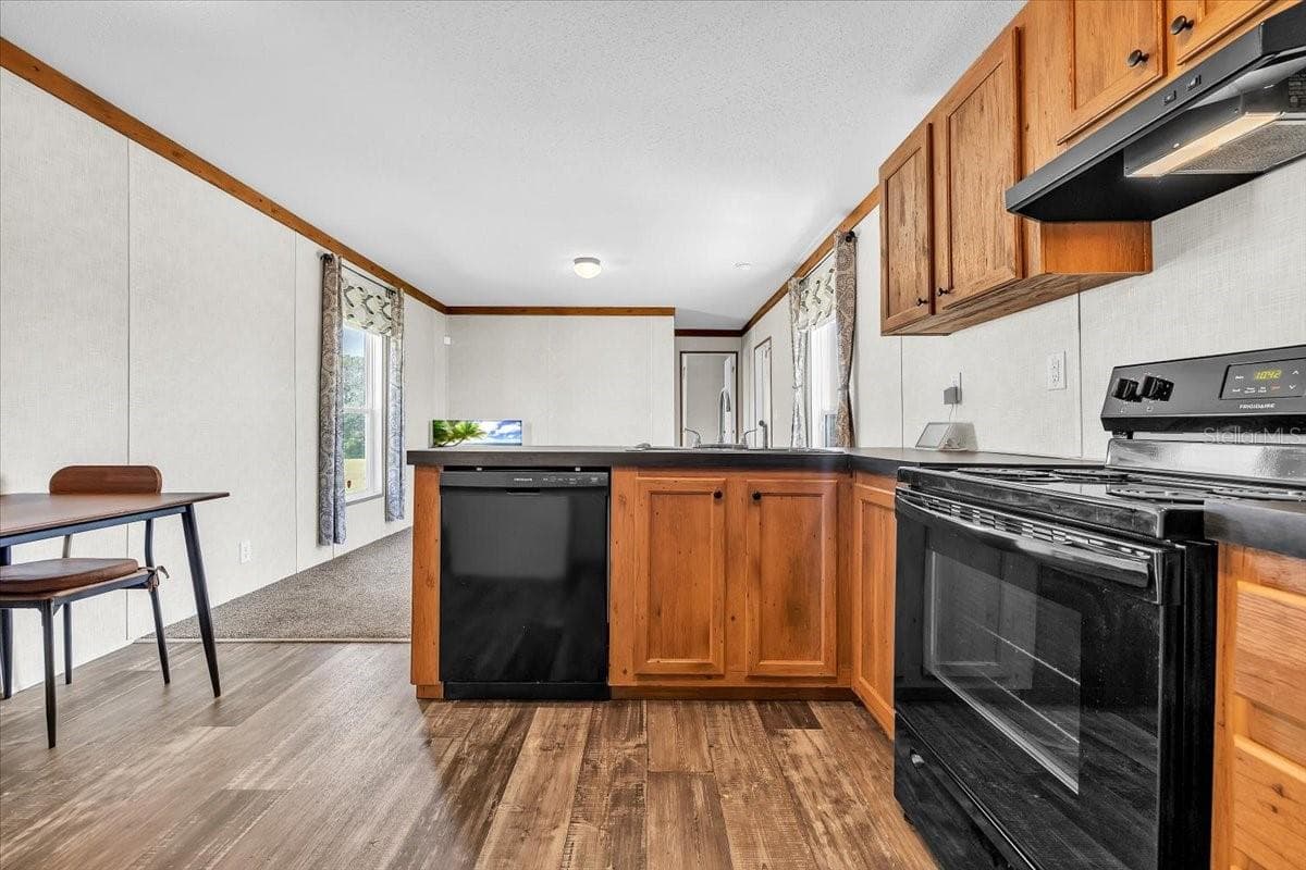 3702 DUNREATH ROAD — photo 10 of 34
