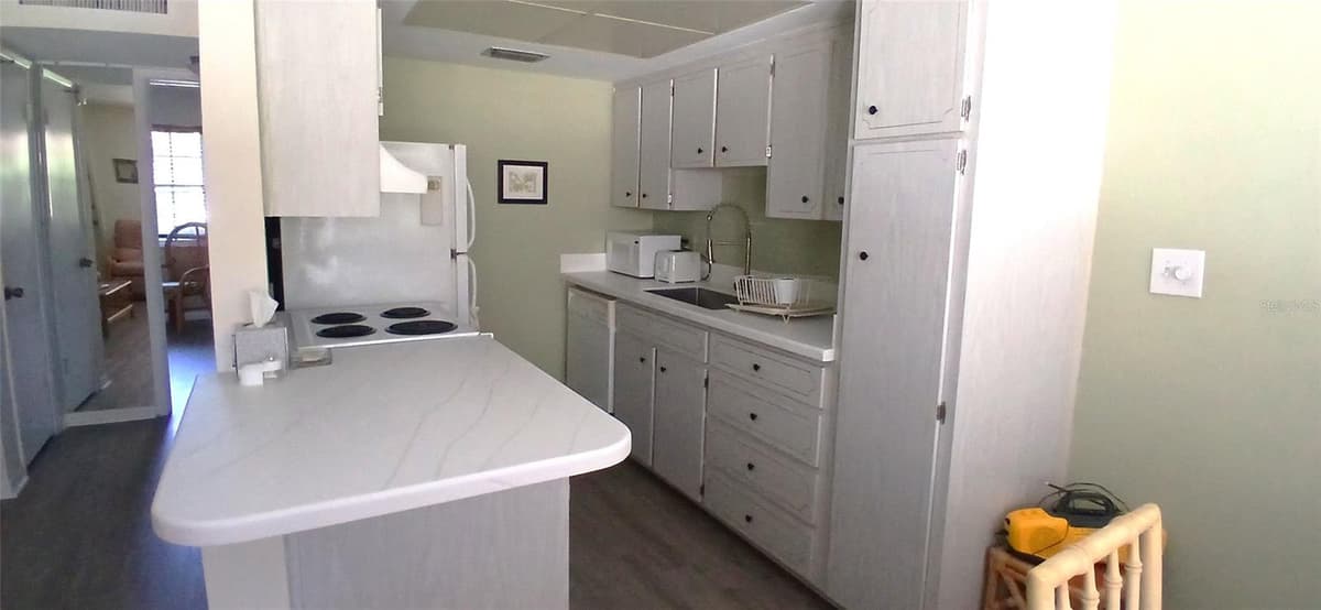 650 PINELLAS POINT DRIVE — photo 10 of 39