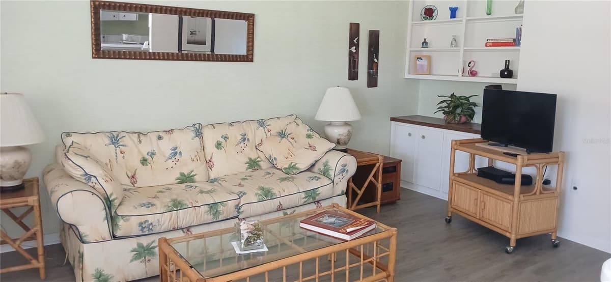 650 PINELLAS POINT DRIVE — photo 8 of 39