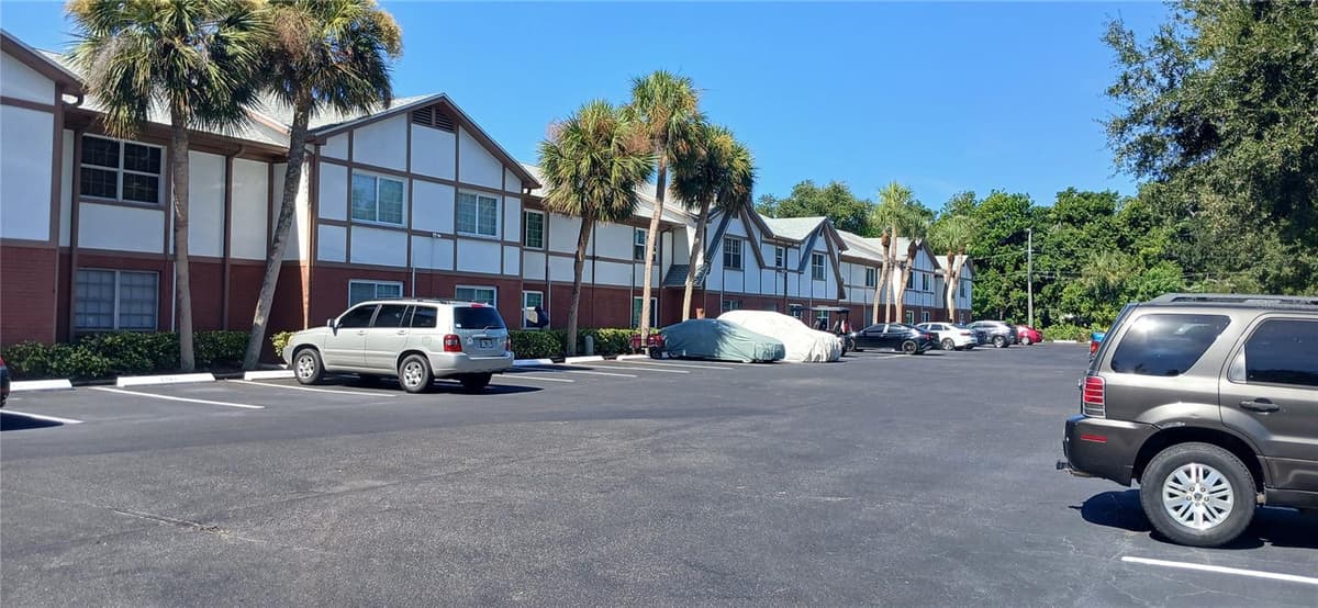 650 PINELLAS POINT DRIVE — photo 4 of 39