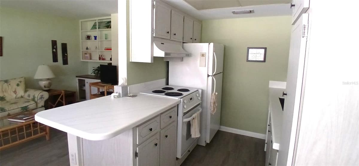 650 PINELLAS POINT DRIVE — photo 11 of 39