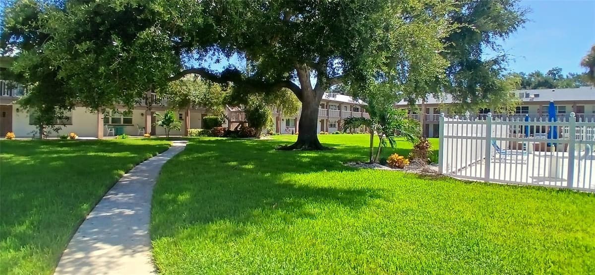 650 PINELLAS POINT DRIVE — photo 26 of 39