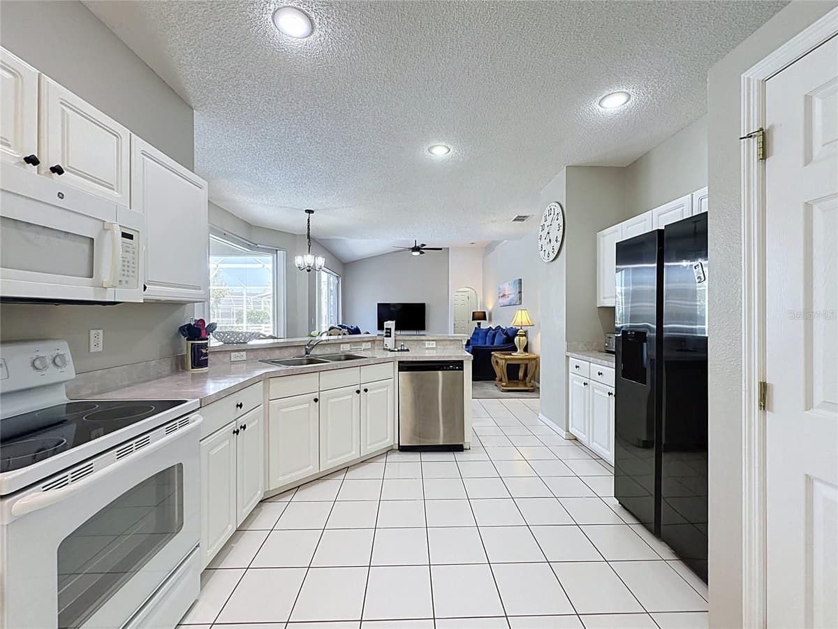 2216 MALLORY CIR — photo 23 of 98