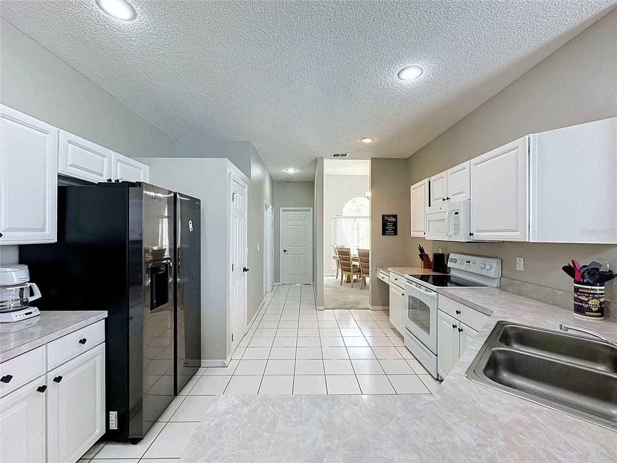 2216 MALLORY CIR — photo 20 of 98
