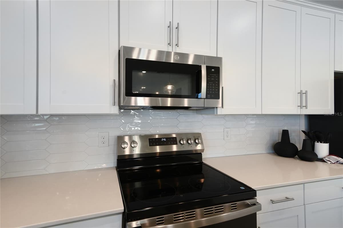 3445 MACCHI AVENUE — photo 8 of 26