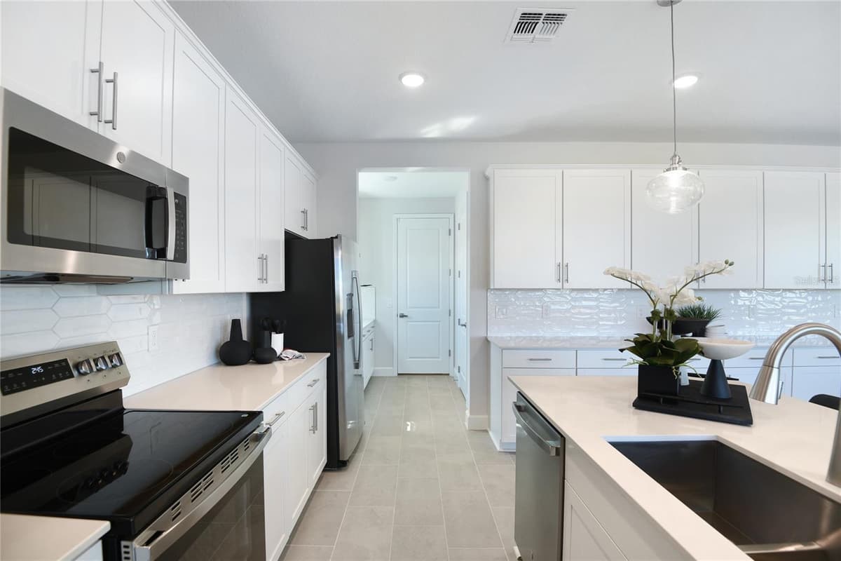 3445 MACCHI AVENUE — photo 7 of 26