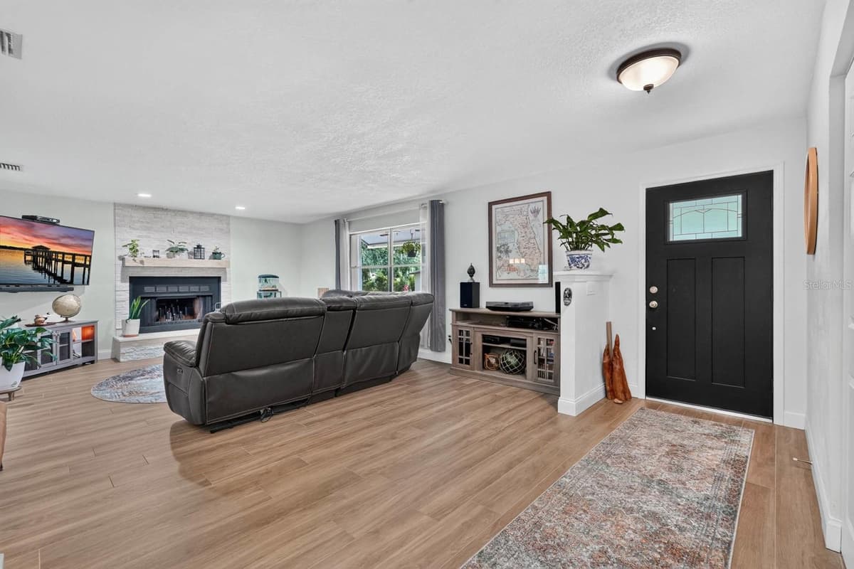 105 EDDY LANE — photo 9 of 45
