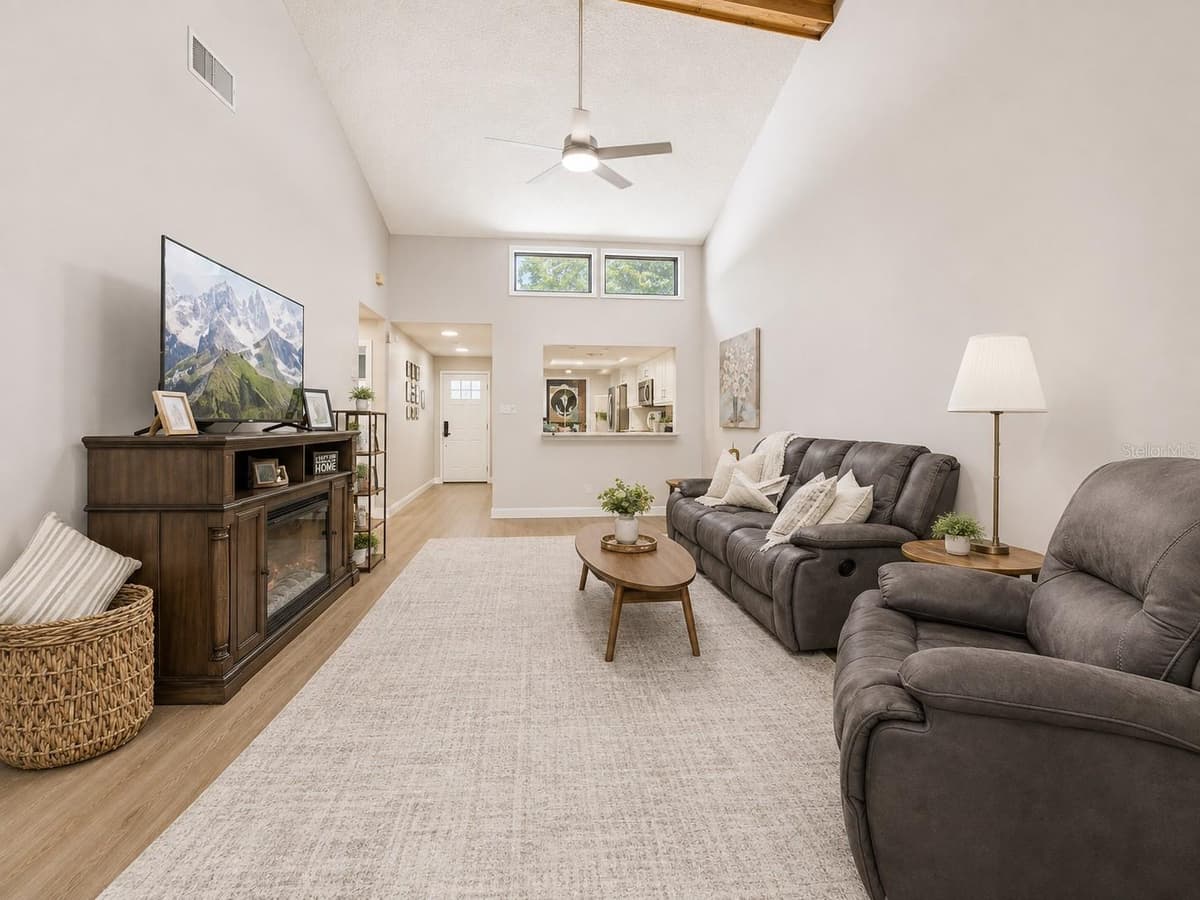 407 MEADOWOOD BOULEVARD — photo 6 of 24