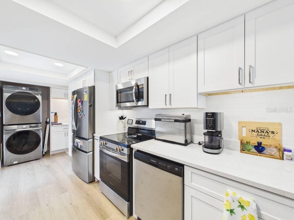 407 MEADOWOOD BOULEVARD — photo 8 of 24