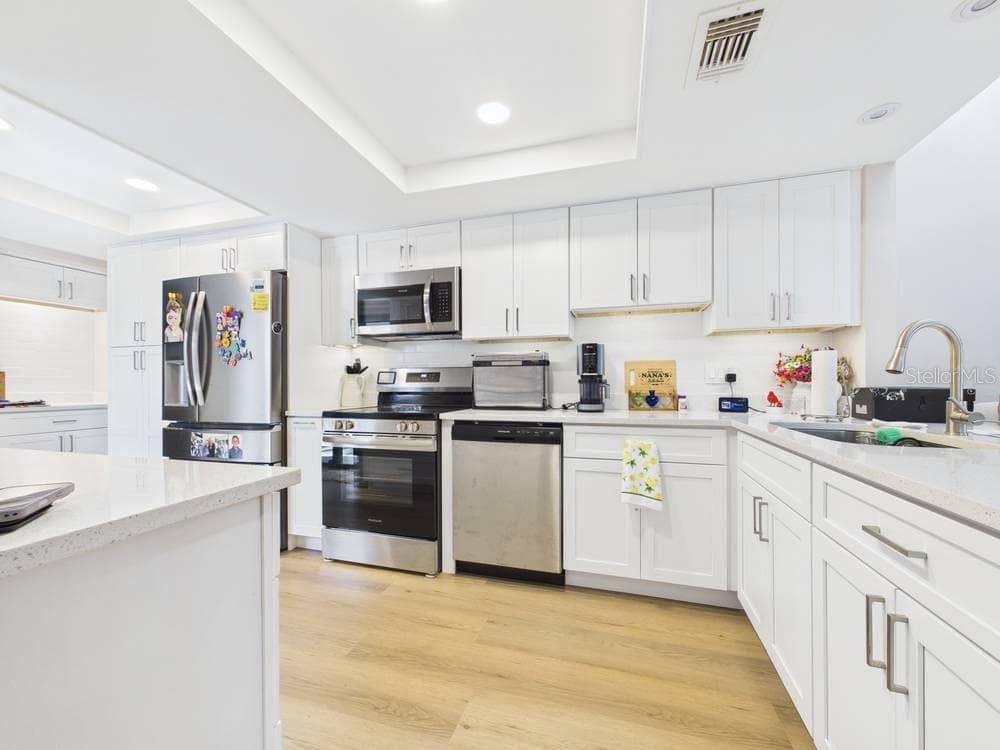 407 MEADOWOOD BOULEVARD — photo 10 of 24