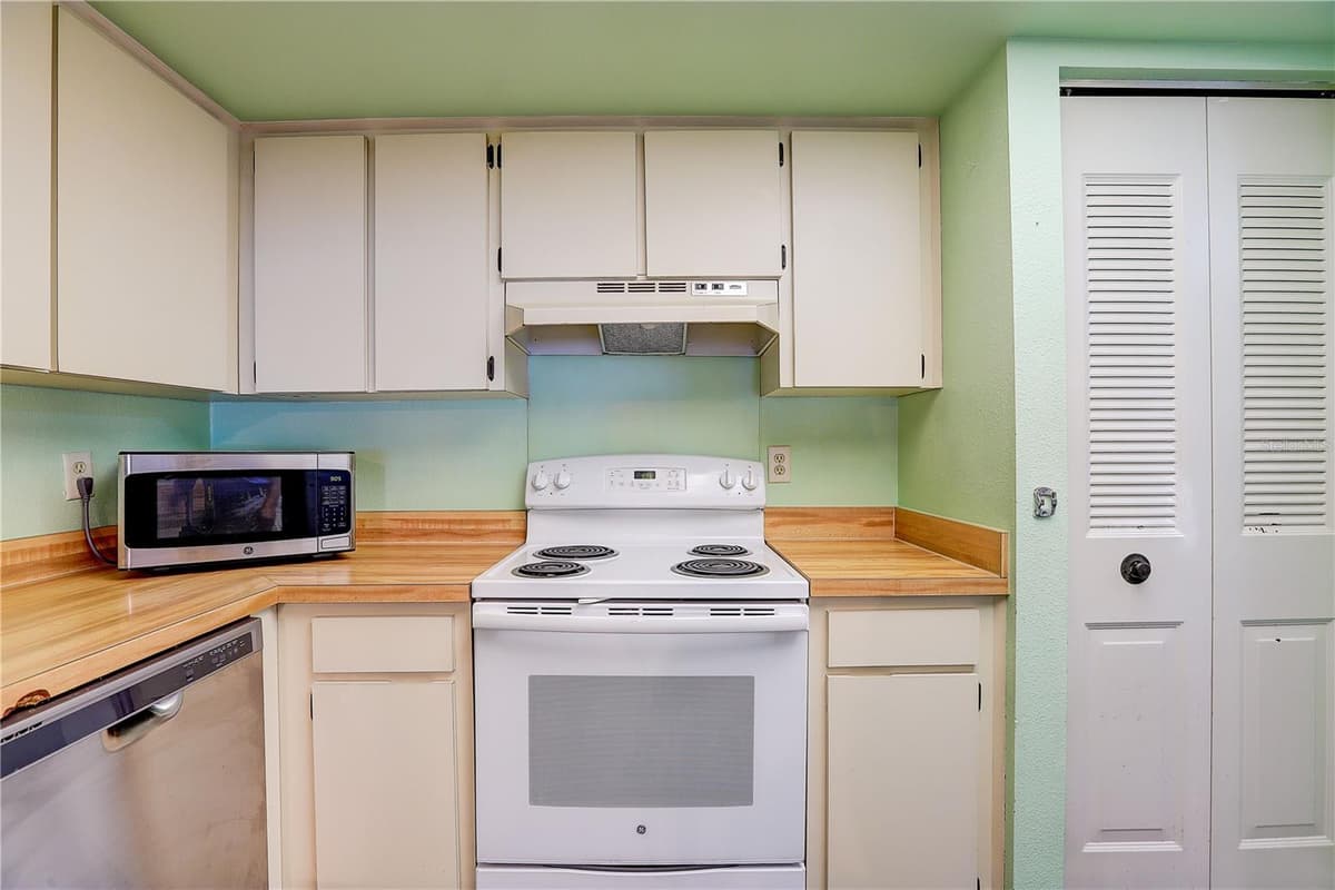 3708 GREENERY COURT — photo 11 of 41