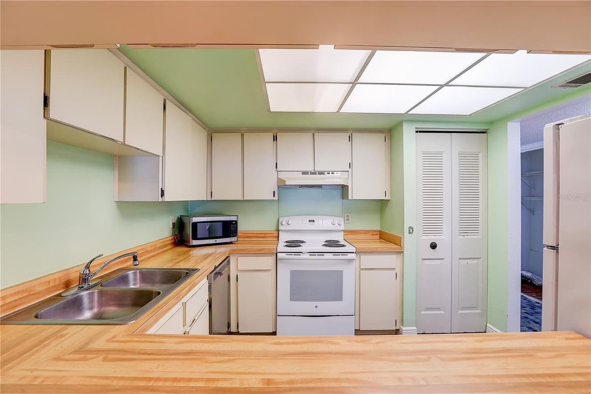 3708 GREENERY COURT — photo 13 of 41