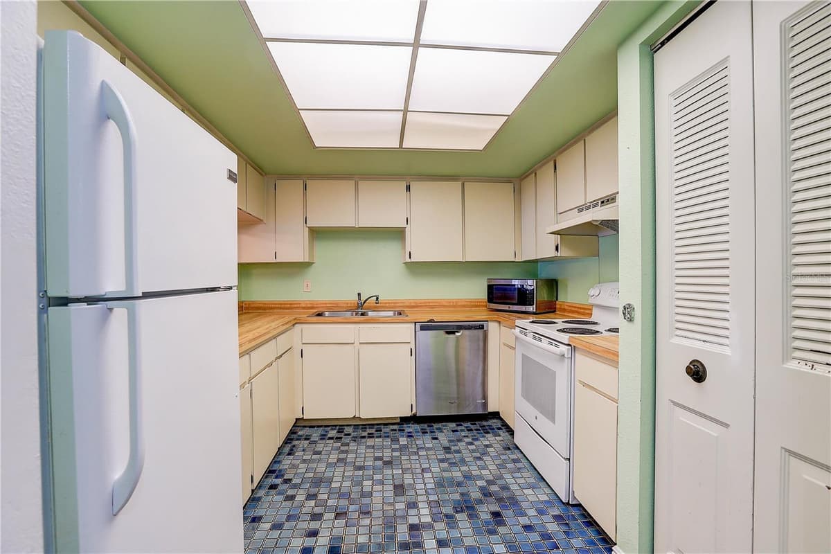 3708 GREENERY COURT — photo 10 of 41