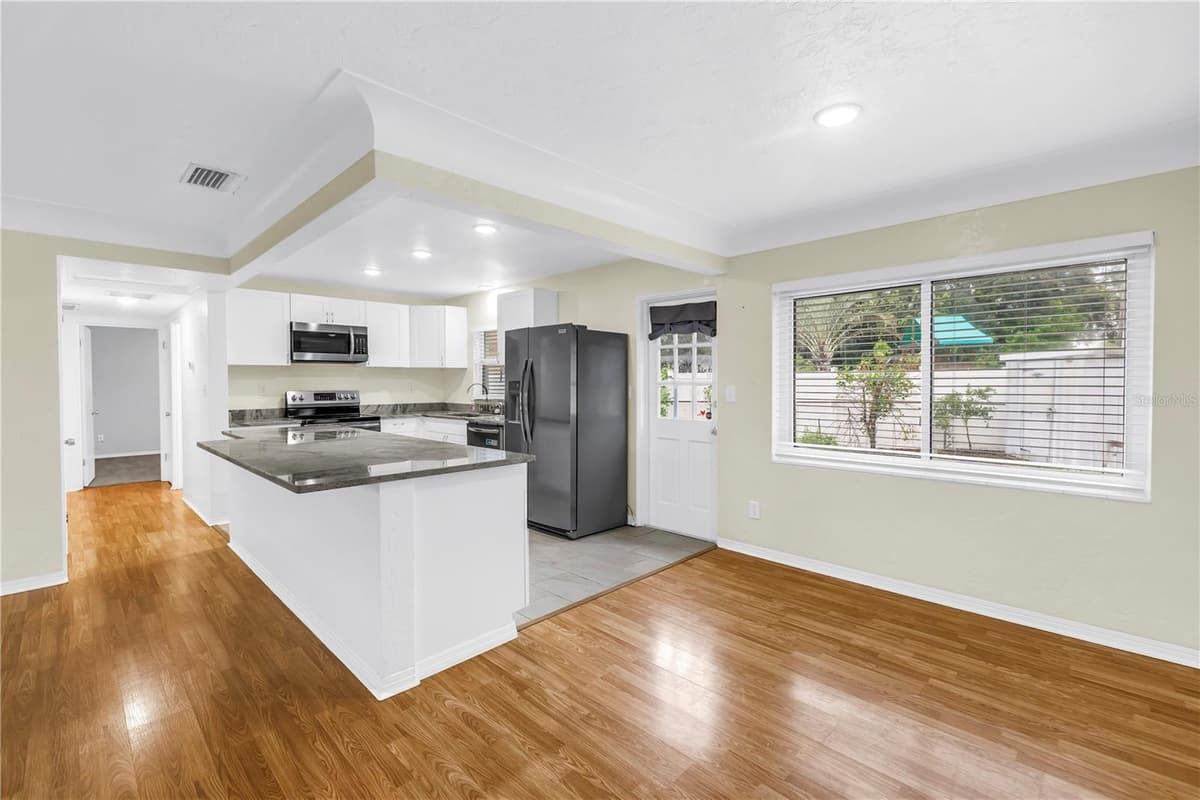 6195 28TH AVENUE — photo 7 of 44