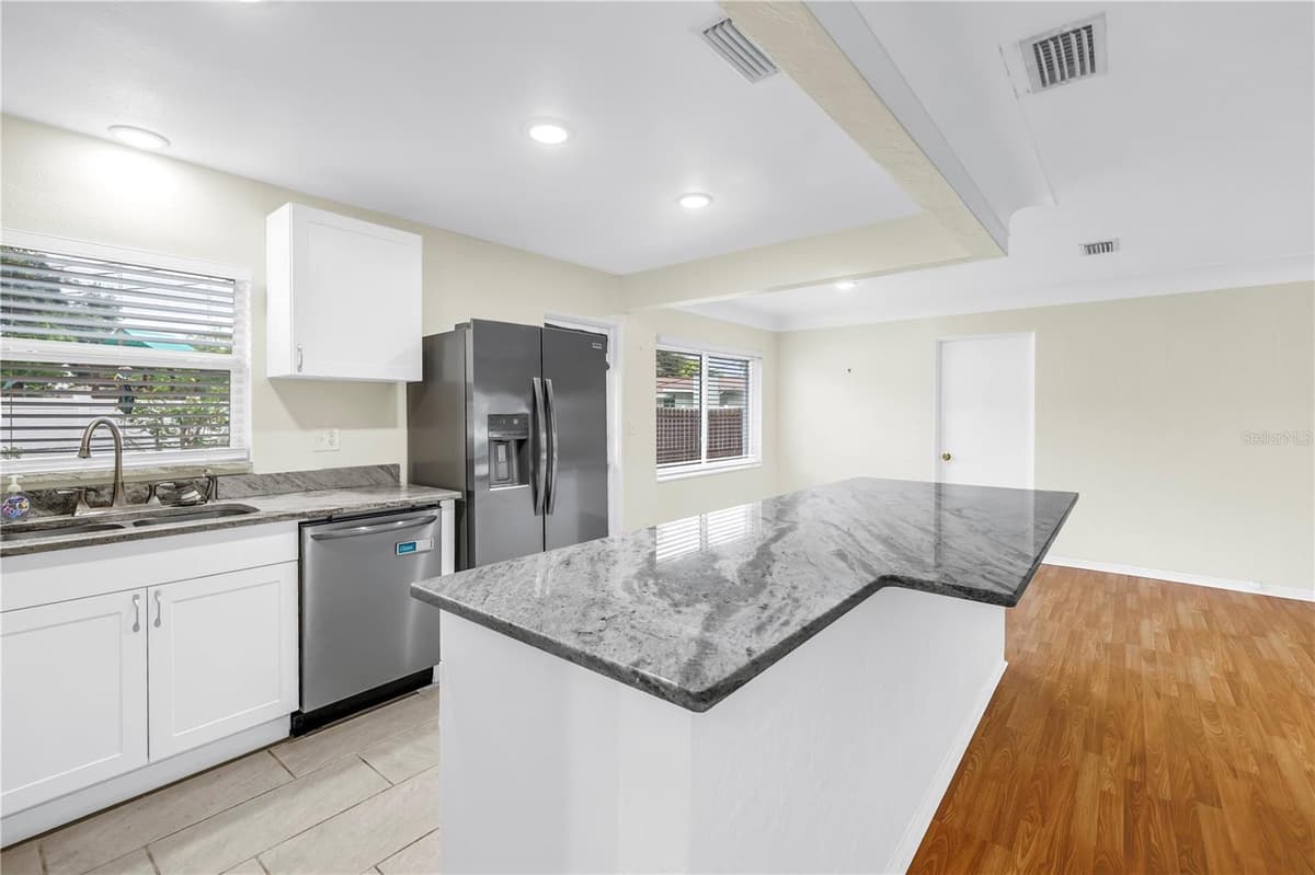 6195 28TH AVENUE — photo 15 of 44