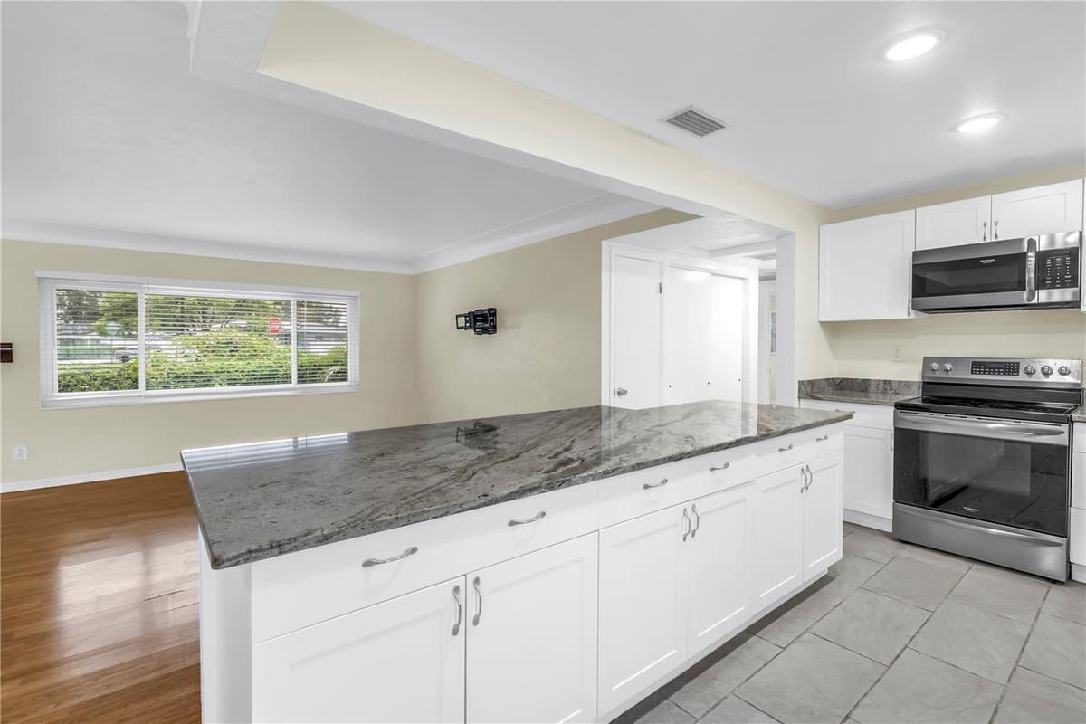 6195 28TH AVENUE — photo 11 of 44