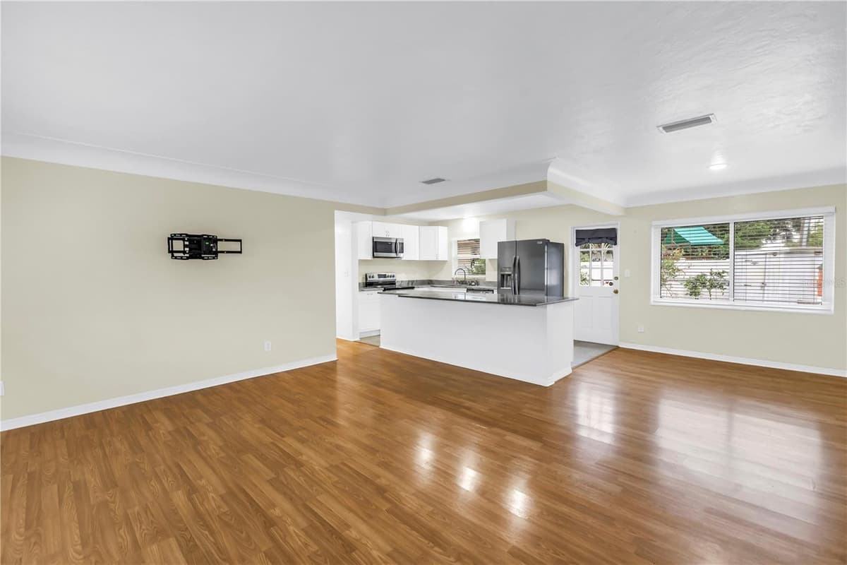 6195 28TH AVENUE — photo 6 of 44