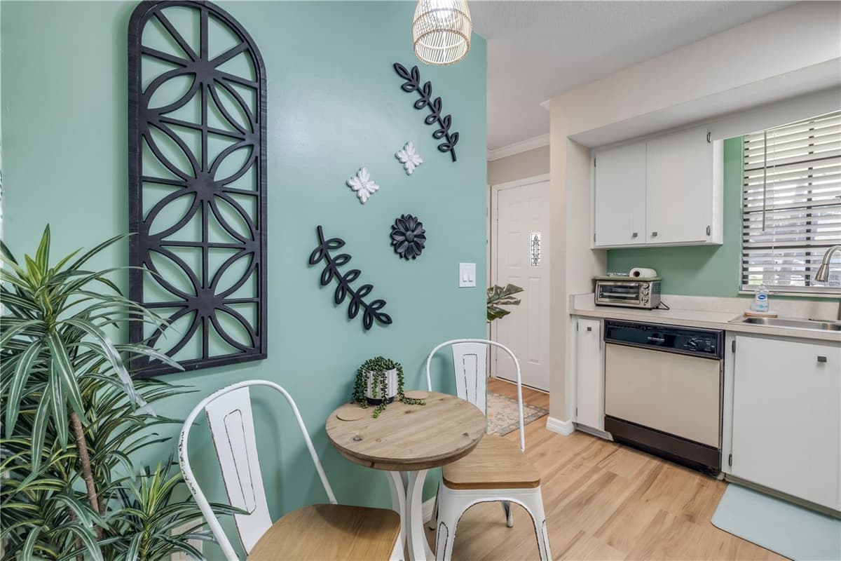 232 RIDGEWOOD AVENUE — photo 13 of 48