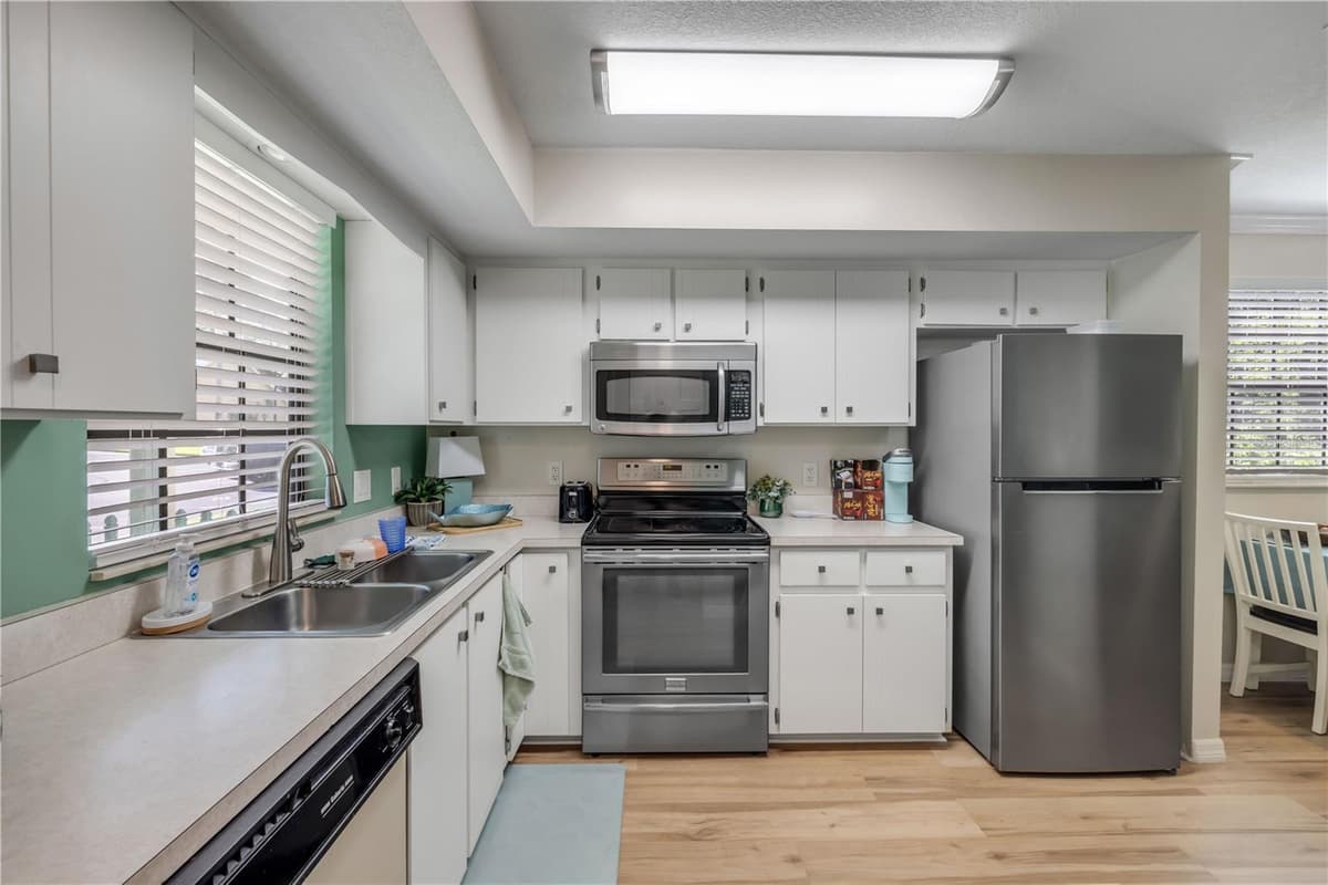 232 RIDGEWOOD AVENUE — photo 8 of 48