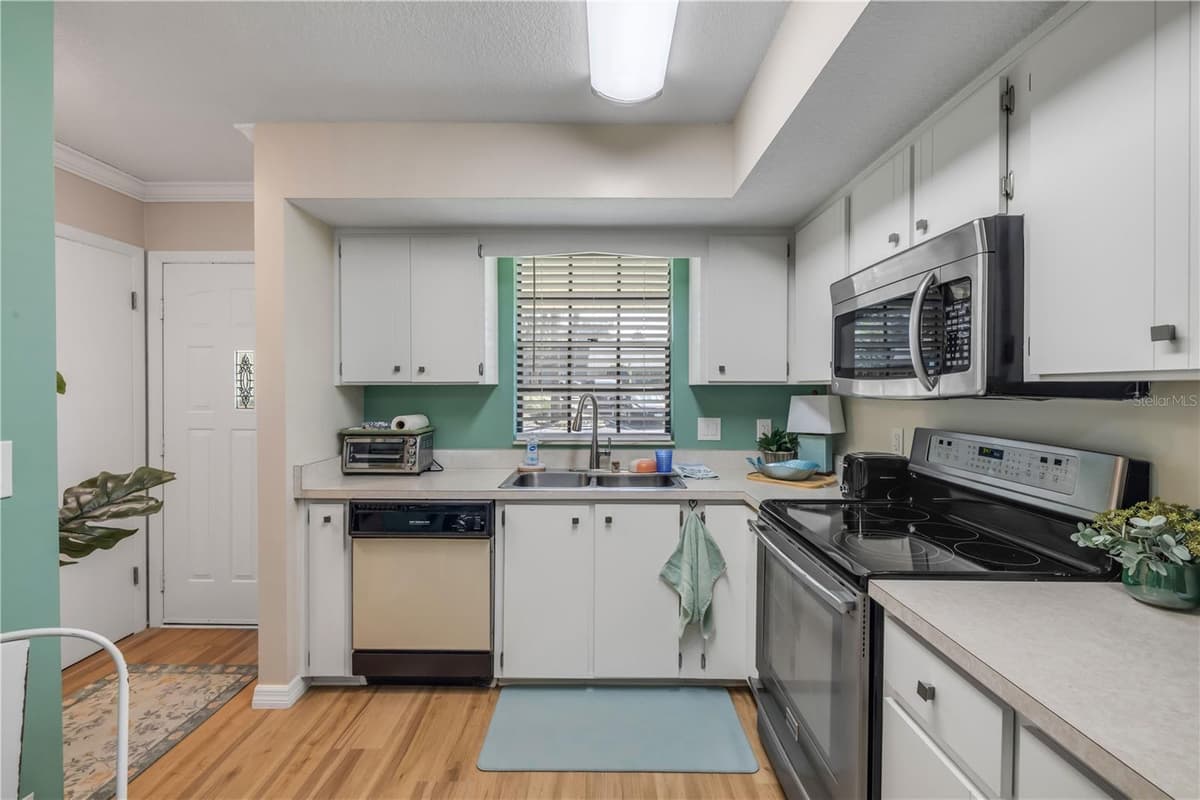 232 RIDGEWOOD AVENUE — photo 11 of 48
