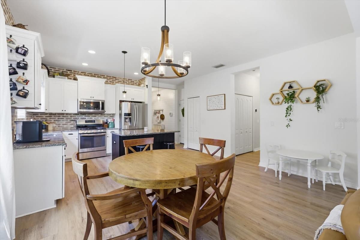 116 AVENS DRIVE — photo 16 of 49