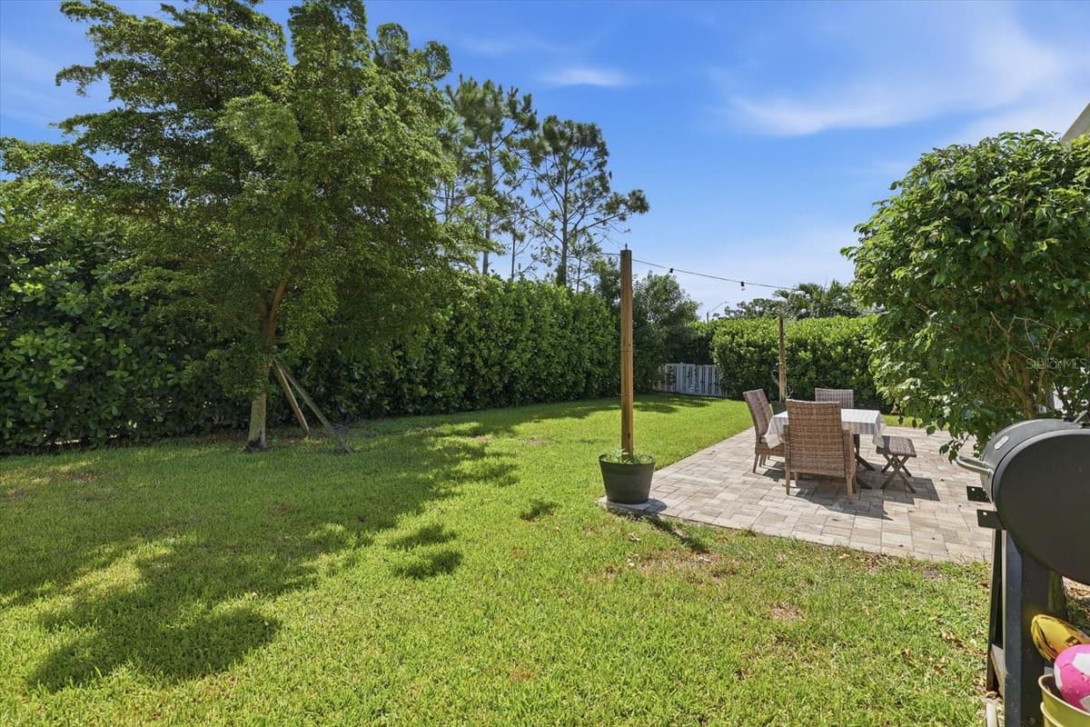 116 AVENS DRIVE — photo 44 of 49