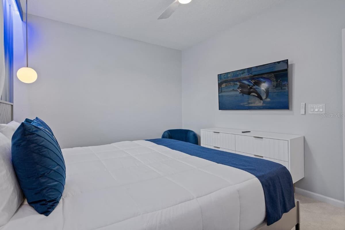 4472 MONADO DRIVE — photo 14 of 48