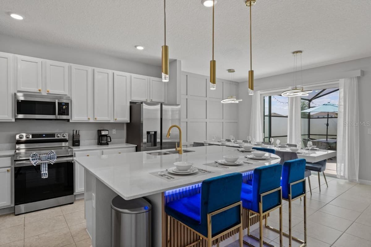 4472 MONADO DRIVE — photo 12 of 48