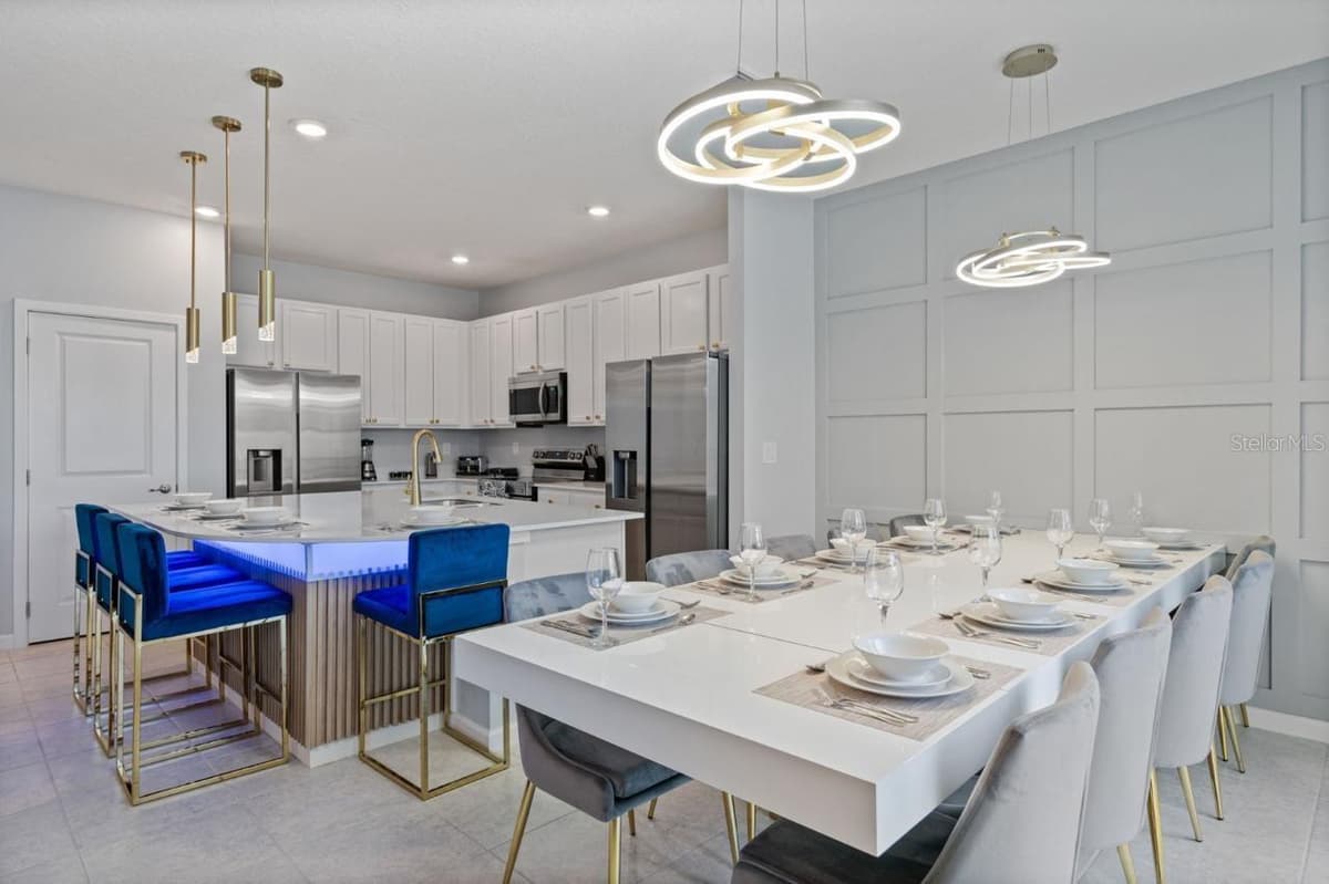 4472 MONADO DRIVE — photo 10 of 48