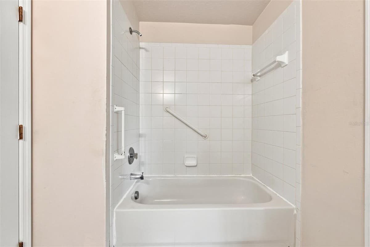 2032 DE CARLO AVENUE — photo 29 of 40